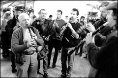 Groupe de Treujenn Gaol dans la salle du Danou&euml;t